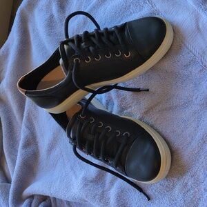 Ecco Black leather sneakers EU 39 US 8 8.5 EUC